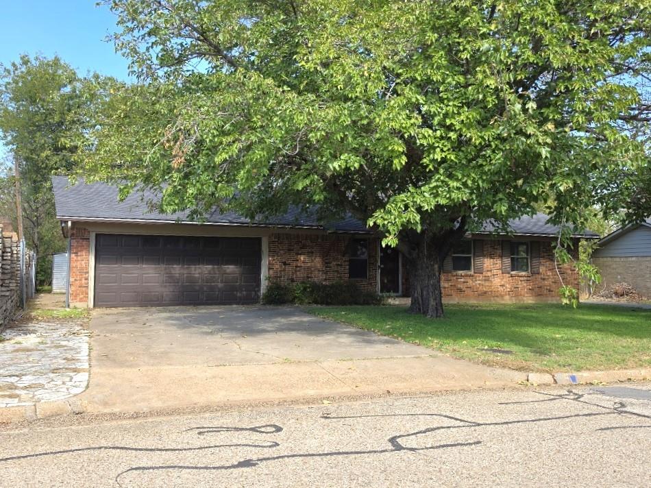912 Penrod Drive, Granbury, TX 76048