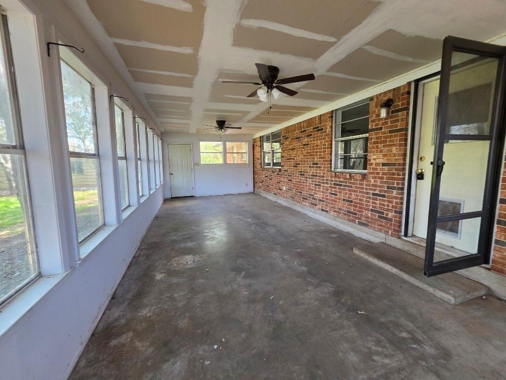 912 Penrod Drive, Granbury, TX 76048