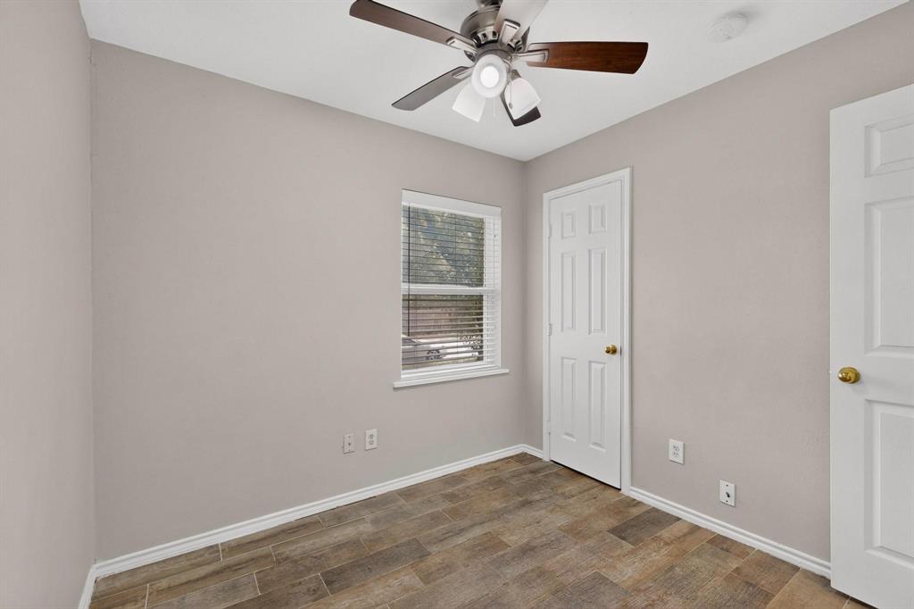 A well-lit second bedroom featuring a ceiling fan, closet and a window that invites sunlight in.