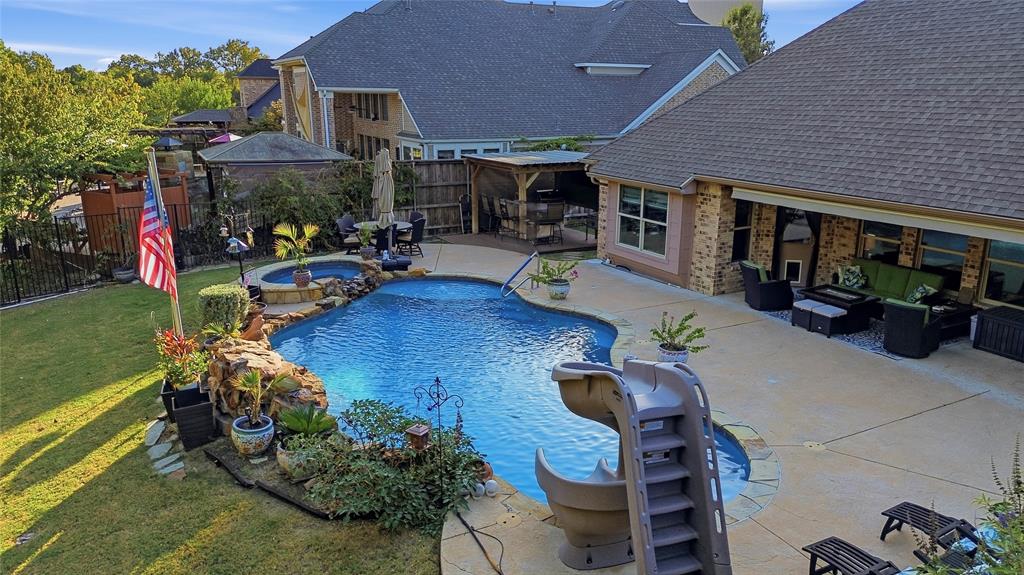 Stunning backyard and pool /spa