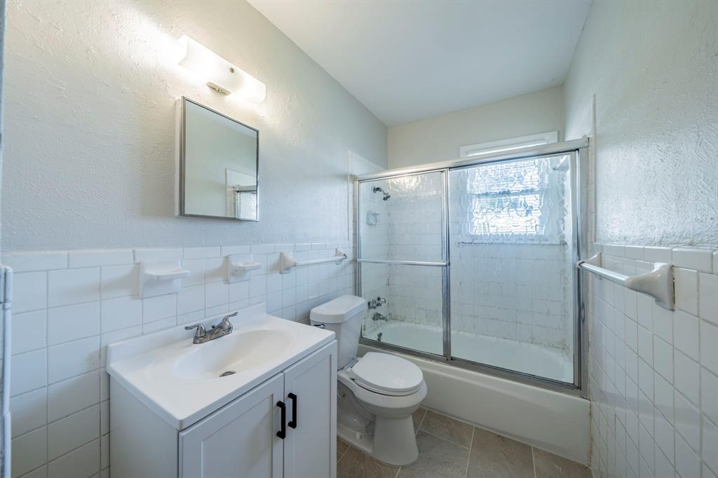 4147 Huckleberry Circle, Dallas, TX 75216