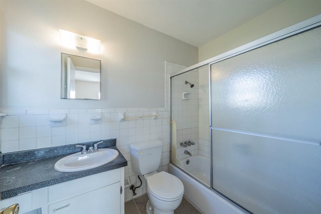 4147 Huckleberry Circle, Dallas, TX 75216