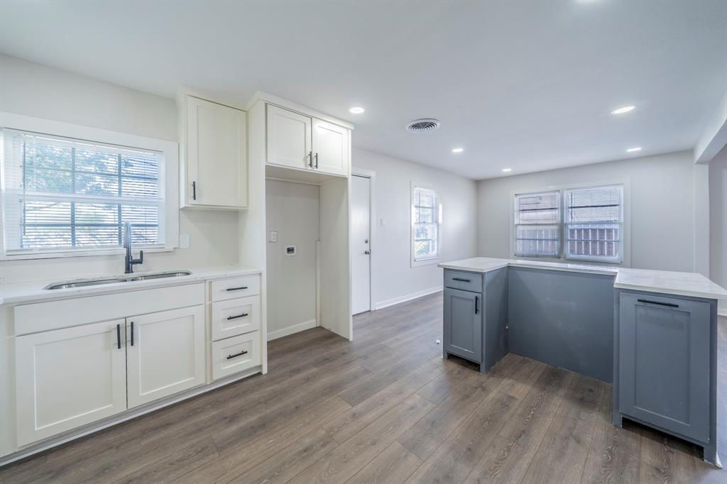 4147 Huckleberry Circle, Dallas, TX 75216