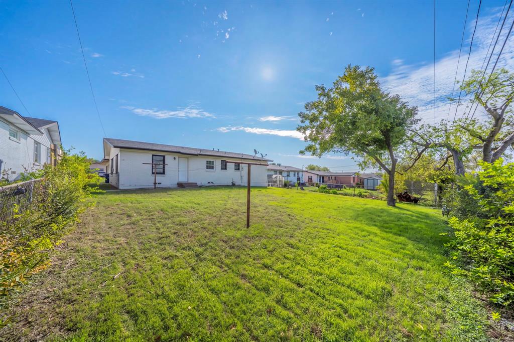 4147 Huckleberry Circle, Dallas, TX 75216