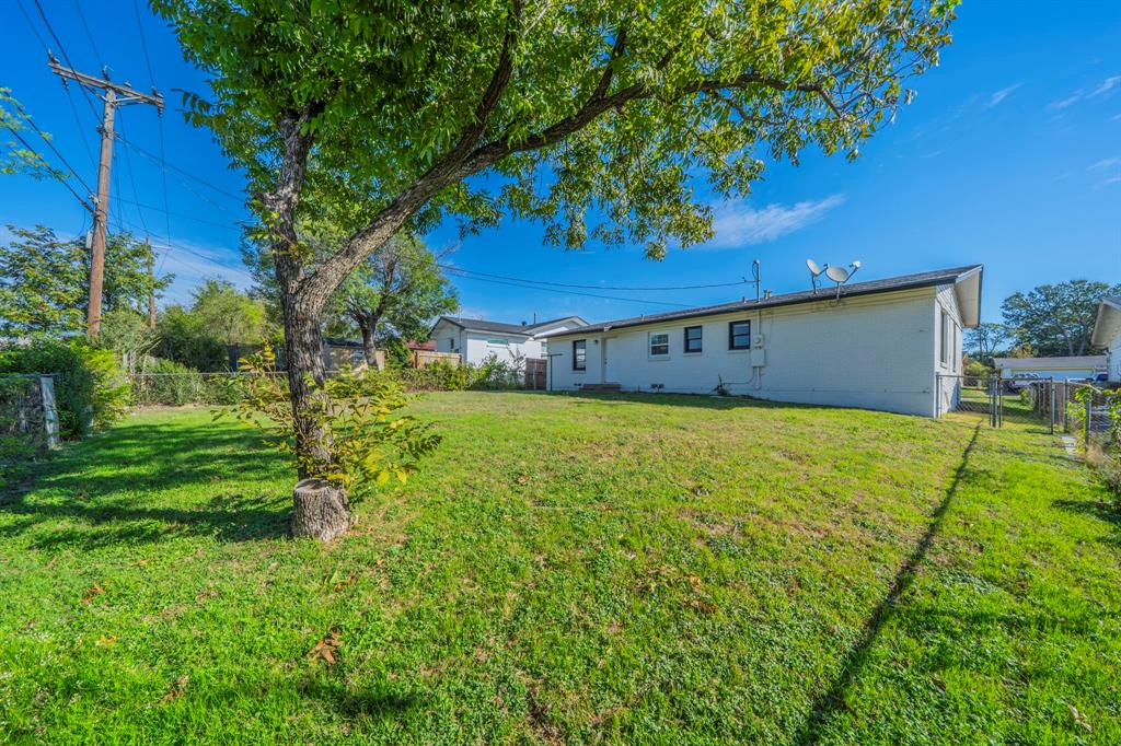 4147 Huckleberry Circle, Dallas, TX 75216