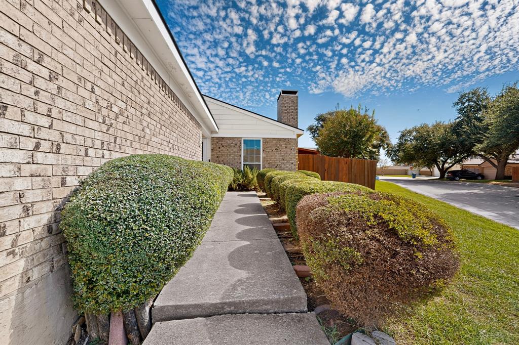 2228 Bunker Hill Drive, Carrollton, TX 75006