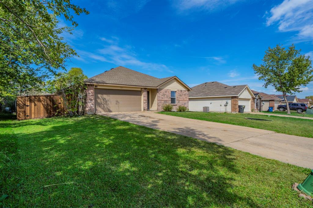 1803 Brookwood Drive, Terrell, TX 75160