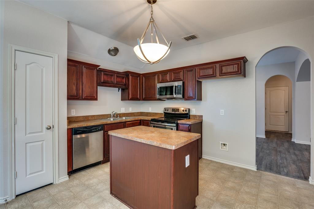 110 Enchanted Forest Drive, Wylie, TX 75098