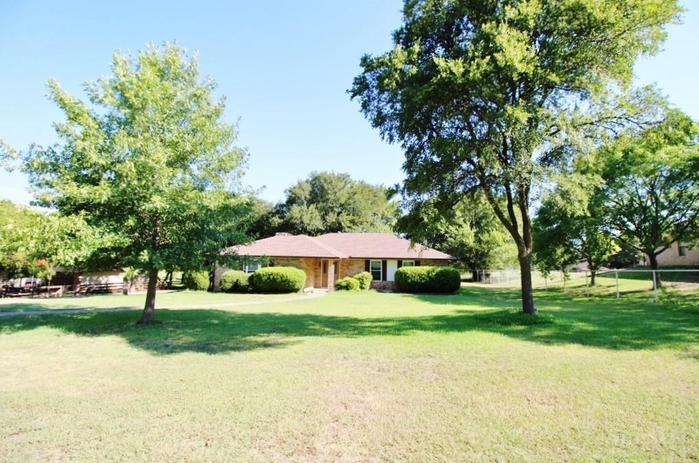 3 bed, 2 bath on over an acre with private pond 3 bed, 2 bath on over an acre with private pond
