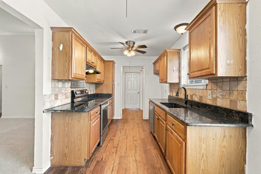 1811 Ocampo Lane, Robinson, TX 76706