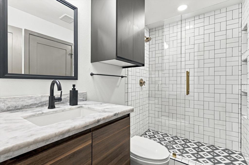 9232 Chimney Corner Lane, Dallas, TX 75243
