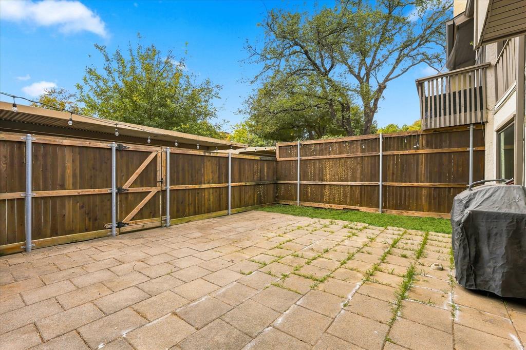 9232 Chimney Corner Lane, Dallas, TX 75243