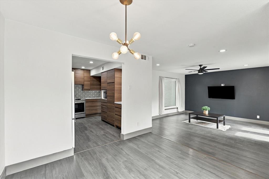 9232 Chimney Corner Lane, Dallas, TX 75243