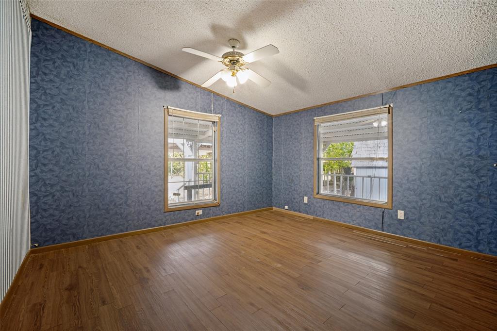 Secondary bedroom