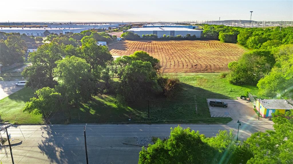 Median break from divided Belt Line to property.  Back sand 10 acres is also listed for sale.