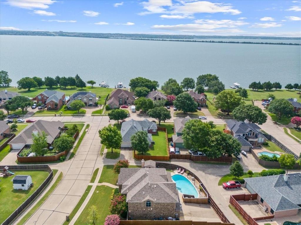 8902 Watersway Drive, Rowlett, TX 75088