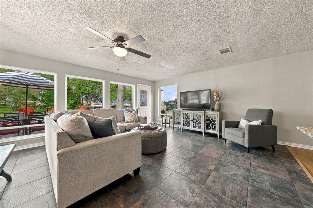401 Lake Drive, Tool, TX 75143