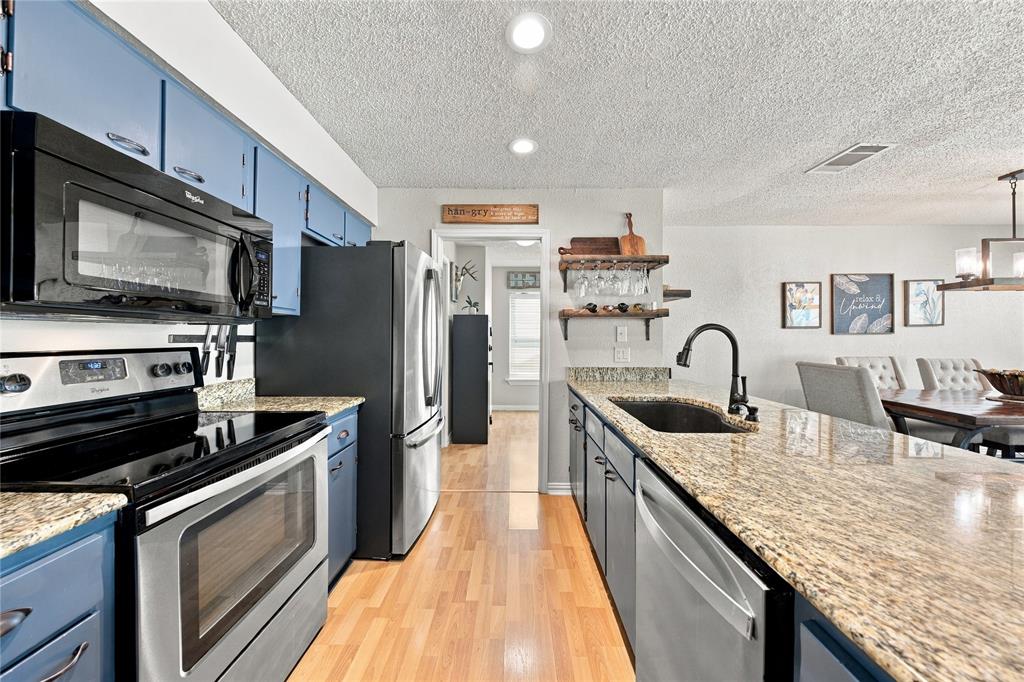 401 Lake Drive, Tool, TX 75143