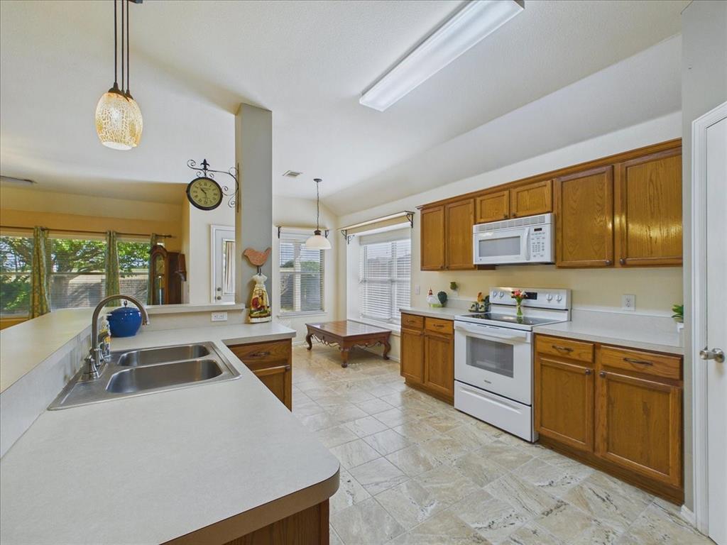 613 Quail Hollow Drive, Midlothian, TX 76065