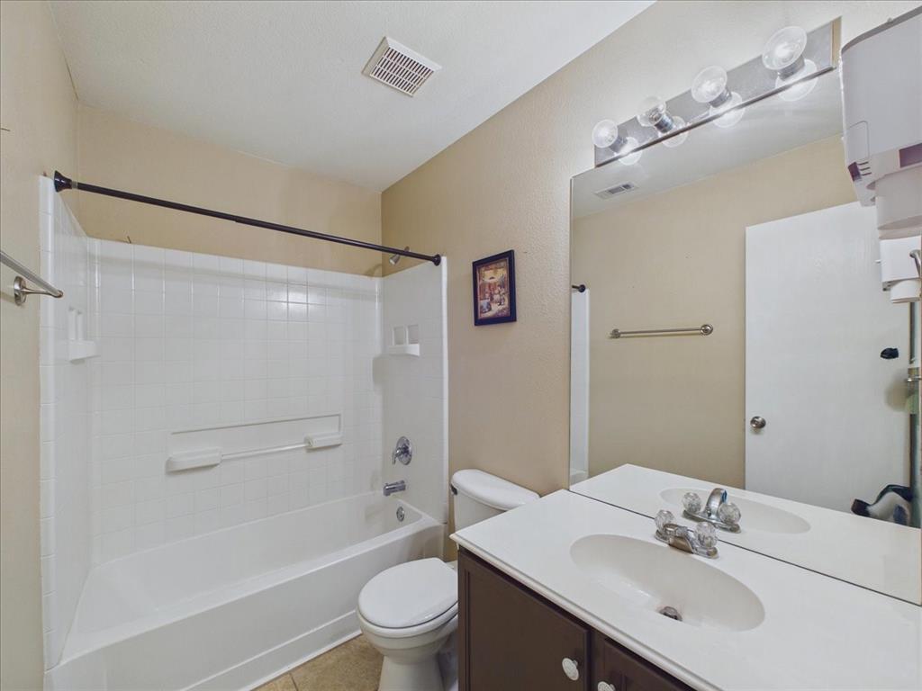 613 Quail Hollow Drive, Midlothian, TX 76065