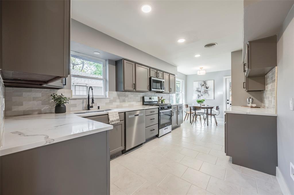 3017 San Medina Avenue, Dallas, TX 75228