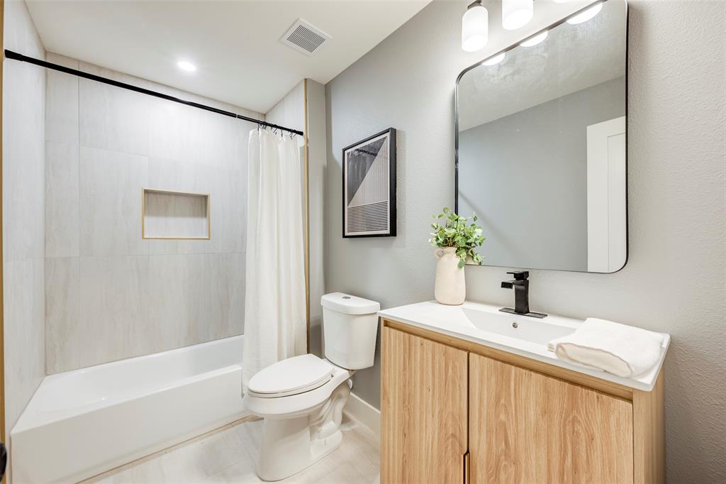 3017 San Medina Avenue, Dallas, TX 75228