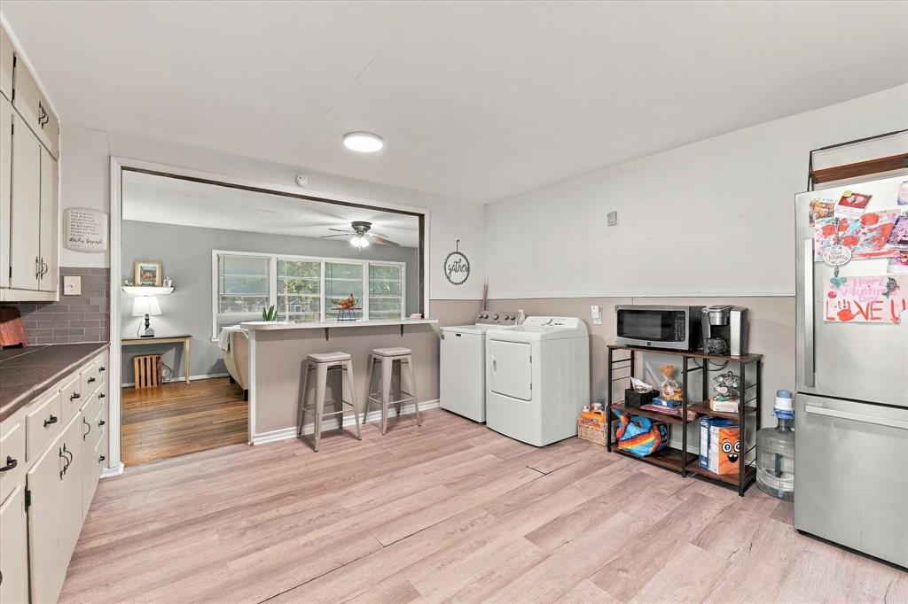 Unit B kitchen