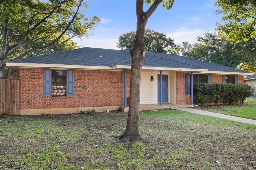 1606 Ridge Court, Midlothian, TX 76065