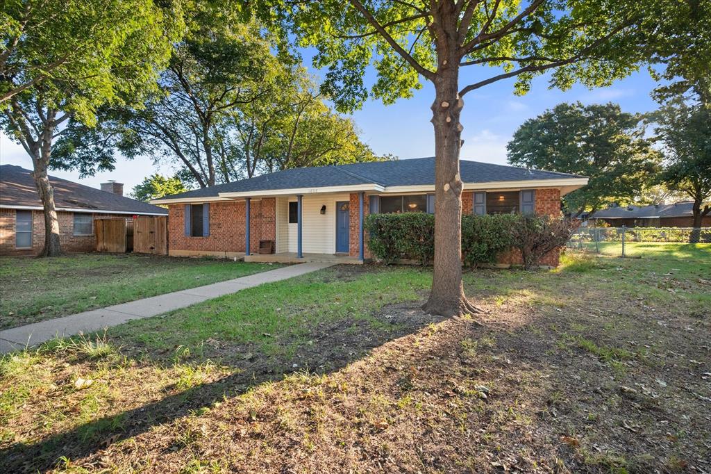 1606 Ridge Court, Midlothian, TX 76065