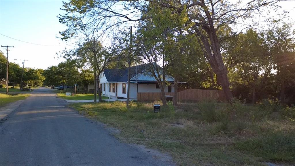 130 S Manson Street, Wolfe City, TX 75496 130 S Manson Street, Wolfe City, TX 75496