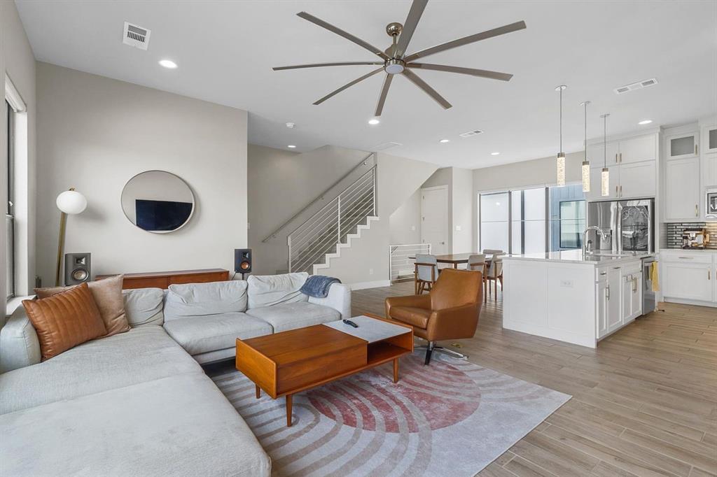 4526 Deere Street, #204, Dallas, TX 75204 4526 Deere Street, #204, Dallas, TX 75204