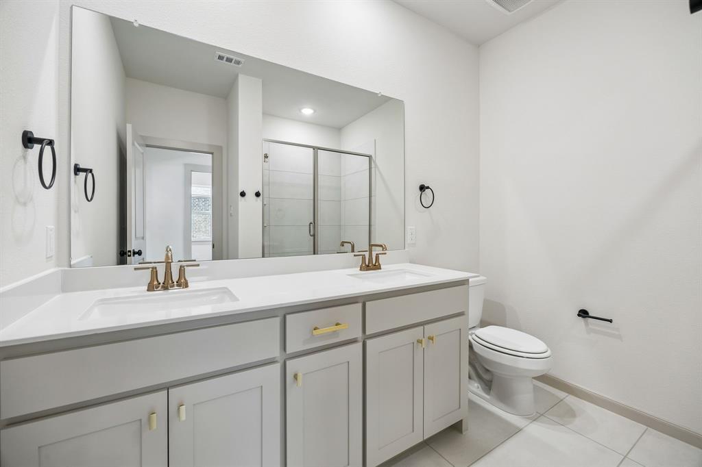 Friends and family will feel right at home in any of the beautifully finished guest baths in our Giselle plan.