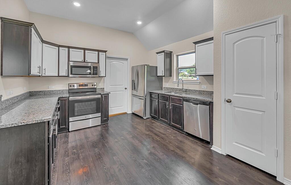 310 Milky Way, Bruceville, TX 76630