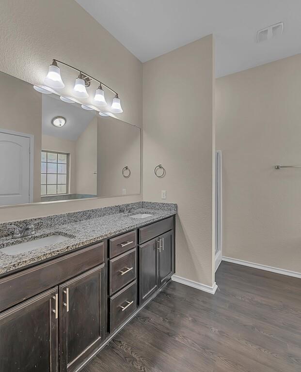 2nd Primary en-suite Bathroom