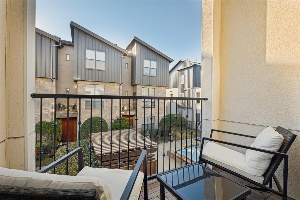 2nd floor balcony