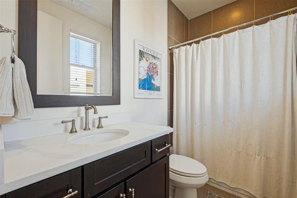 2nd floor en-suite bath