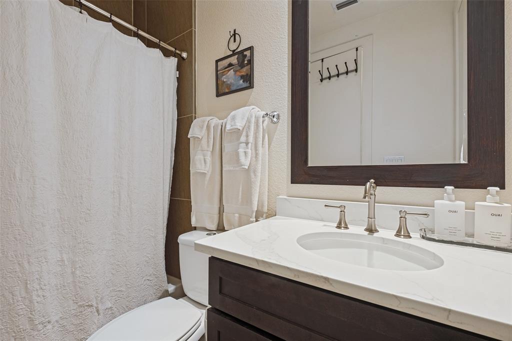 First floor en-suite bath