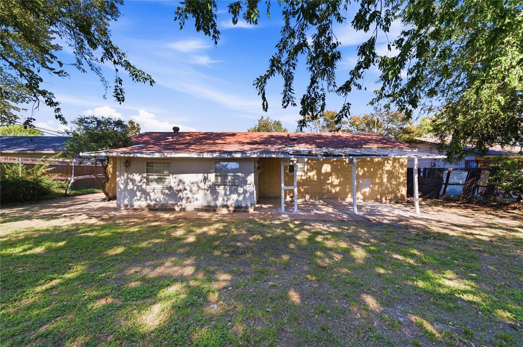 333 Blueberry Lane, Grand Prairie, TX 75052