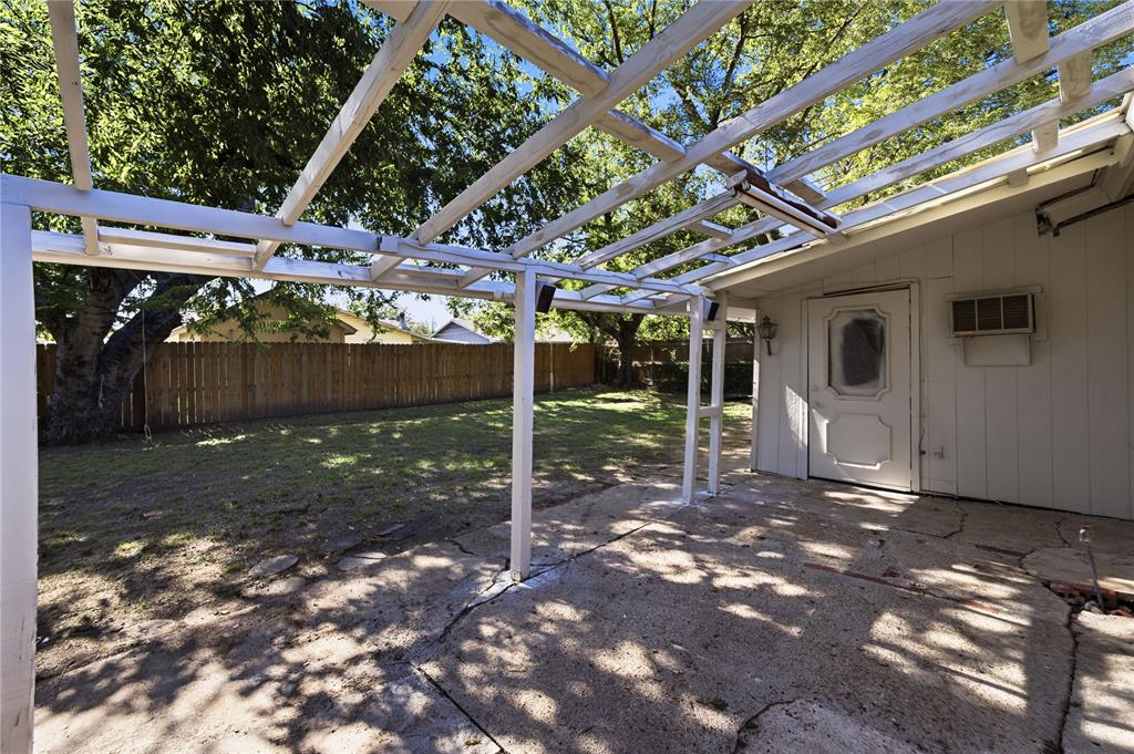 333 Blueberry Lane, Grand Prairie, TX 75052