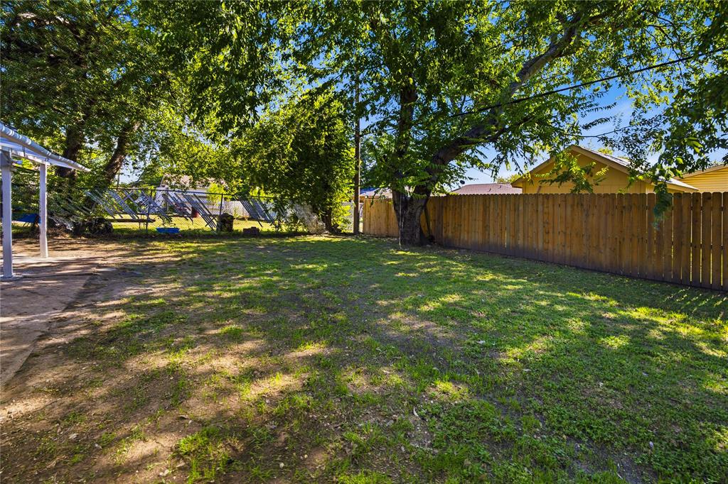 333 Blueberry Lane, Grand Prairie, TX 75052