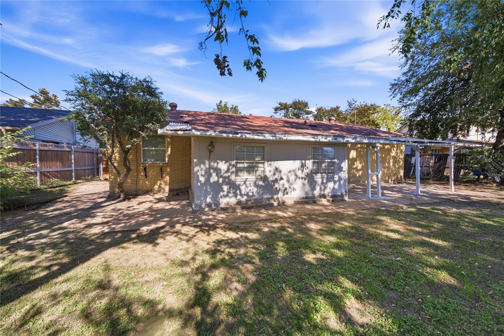 333 Blueberry Lane, Grand Prairie, TX 75052