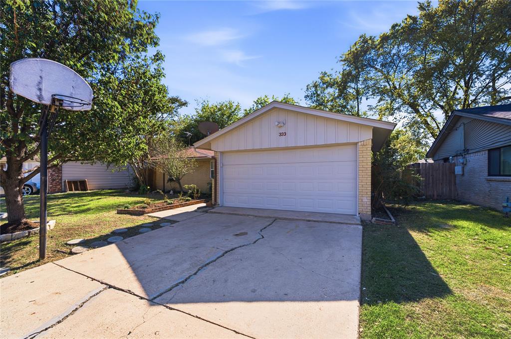 333 Blueberry Lane, Grand Prairie, TX 75052