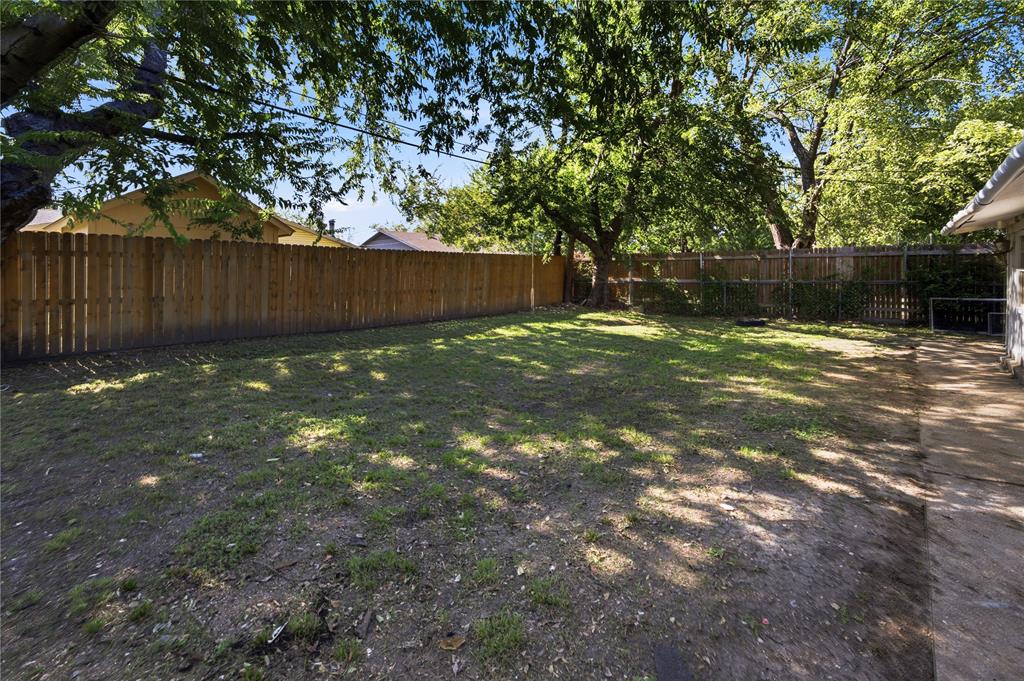333 Blueberry Lane, Grand Prairie, TX 75052