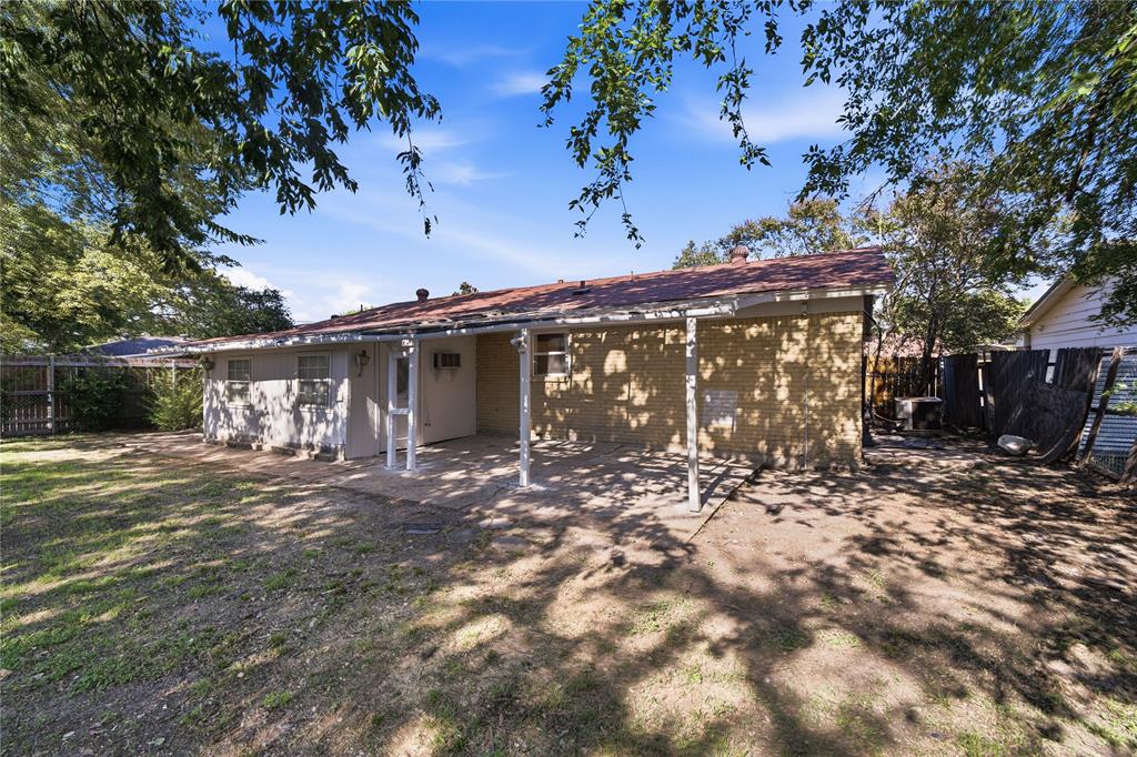 333 Blueberry Lane, Grand Prairie, TX 75052
