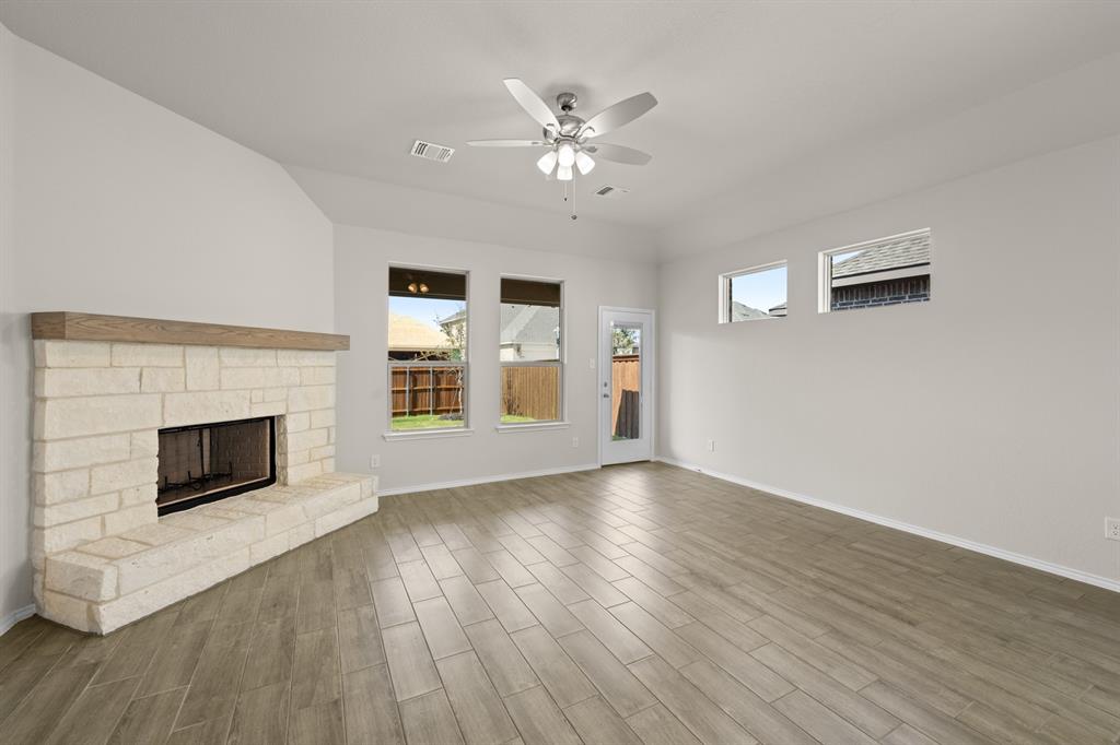 347 Freestall- Living Room-2