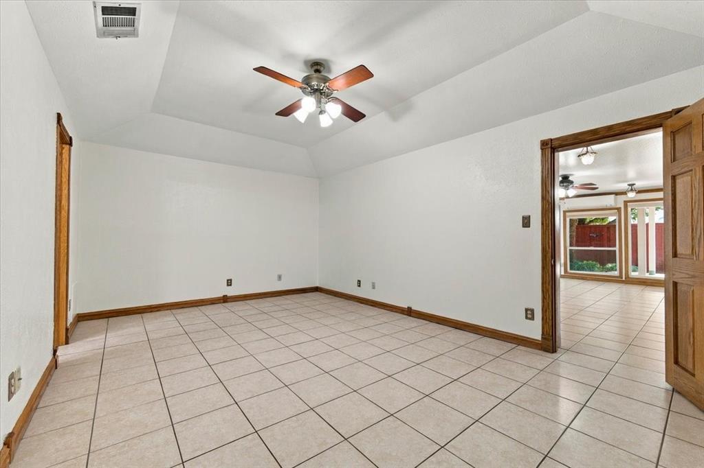Two entries to this room - from sunroom or from hallway opposite - no window in this room - ensuite