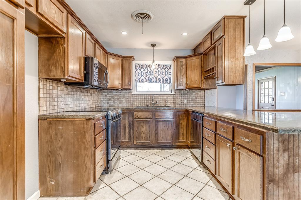 1811 Ferris Avenue, Waxahachie, TX 75165