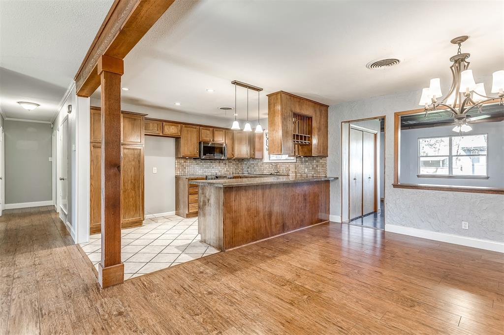1811 Ferris Avenue, Waxahachie, TX 75165