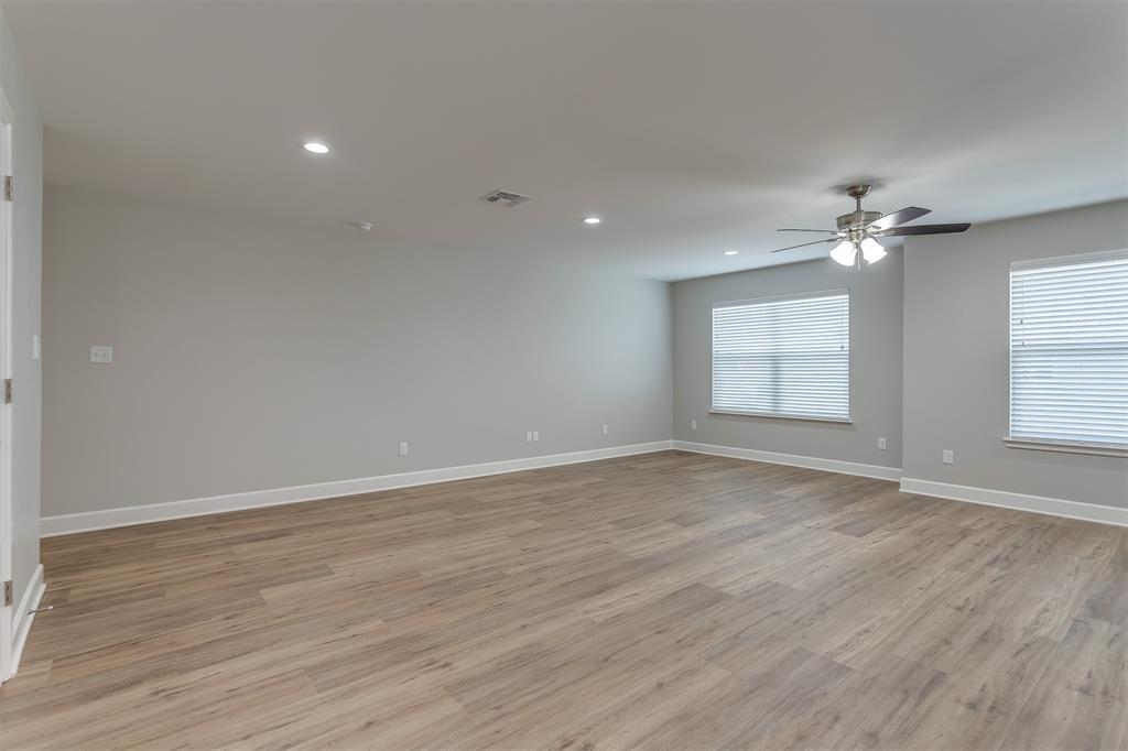 603 Casa Linda Drive, #B, Ennis, TX 75119