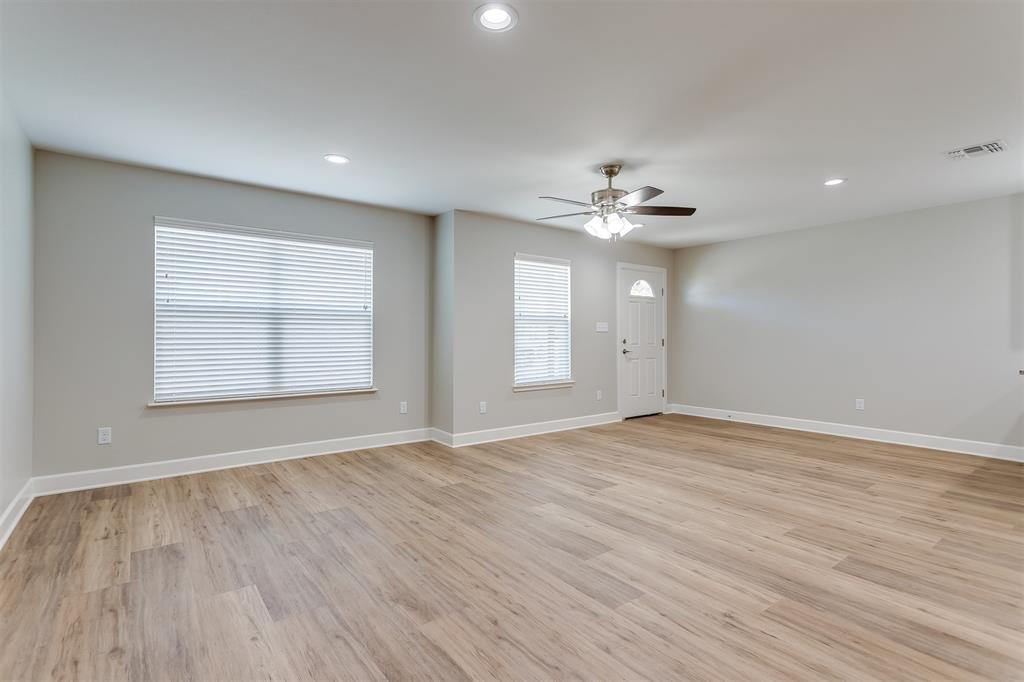 603 Casa Linda Drive, #B, Ennis, TX 75119